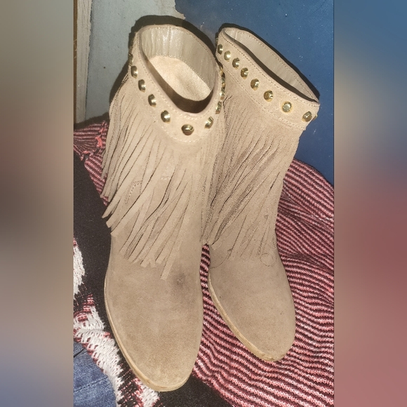 Michael Kors 6 1/2 Suede, Fringe Booties - Picture 4 of 16